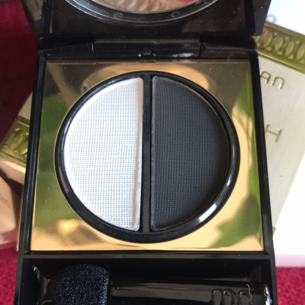 Makeup - Picture 2 of 3